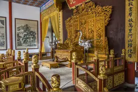 金丝楠木里真的有金丝吗？价值万金的金丝楠木，为啥没有人种？图片