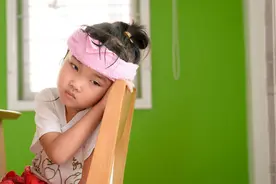 怕孩子睡觉露脚丫着凉？父母注意，美国医学院给你答案图片