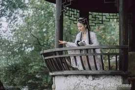 回荡在庭院中的欢笑：《金瓶梅》与《红楼梦》中的秋千暗喻图片