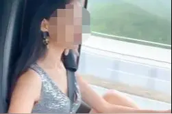 女子单手驾脚开重卡，还拍抖音炫耀，交警一查她悲剧了图片