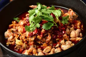 香辣牛蛙，爆炒家常菜，香辣入味，外焦里嫩鲜香下饭，做法超简单图片
