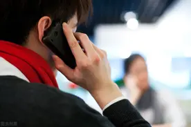 21科普│打电话超过3分钟都可能有耳聋风险？还有这些都是耳朵“杀手”图片