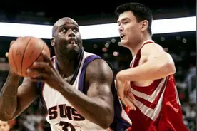 小斯NBA总薪资16720万，布泽尔14286万，那姚明呢？人比人气死人图片