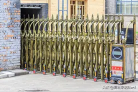 保安截住了老板娘竟升任队长，还加了工资，有人干了很多却喊冤图片