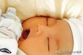 新生儿第一口先喝水还是母乳？喂错了，会让宝宝免疫力低下图片