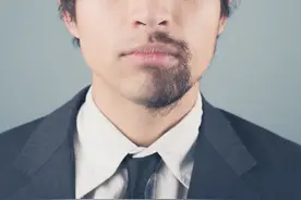 男人胡须出现这3种异常，说明健康出现问题了，医生提醒不要忽视图片