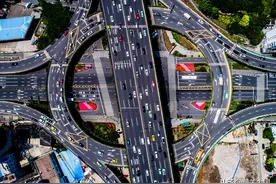 上海：航拍上海城市立交桥，交错纵横十分壮观图片