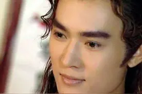 他是小李飞刀？53岁焦恩俊胡子泛白，身材发福，近照认不出图片