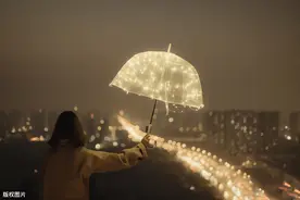 山河依旧滚烫，人间再无理想 这些丧丧的小句子 却触动人心图片
