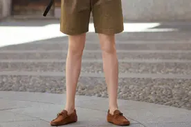 真正见过大世面的男人，很少穿这3种鞋，廉价掉档次，特别没品味图片
