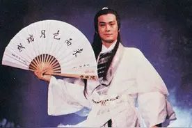 43岁郭品超出演“楚留香”，戏中与神水宫主相恋，这剧情怎么救？图片