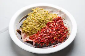 「湘菜篇」双椒蒸鱼头配双色面图片