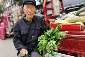 老人是如何给三个儿子盖房子娶媳妇的，看了都让人心酸图片