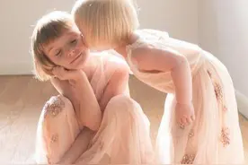 童话里走出的精灵姐妹！全世界妈妈疯狂爱上的女儿穿搭范本图片