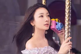 柳岩玩旋转木马，娜扎玩旋转木马，郭珍霓玩旋转木马意外好酷图片