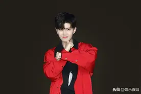 任嘉伦红衣也太好看了吧！5A风景区，嘉人快来打卡图片