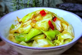 【手撕包菜】的做法，最平常的食物、最家常的做法，最温暖的味道图片