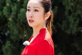 秦海璐带火一种穿法，叫“上面保守，下面放纵”，美出新高度图片