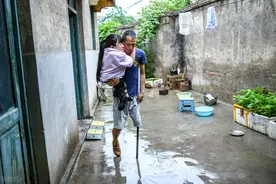 缘分：1对残疾人相识在昆明，定情于三亚，看幸福牵手是啥样图片