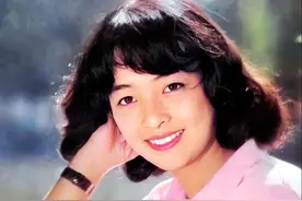 演员李勤勤青涩照曝光，因《卡拉是条狗》获奖，曾有两段涉外婚姻图片