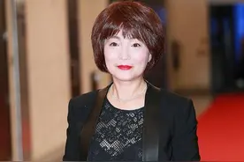 苑琼丹上节目罕提家庭婚姻，自曝曾闹离婚靠丈夫包容，后悔没生育图片