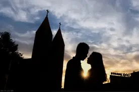 “没面子”用英语怎么说？其实很简单图片