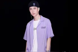 很少有男星穿紫色这么好看！盘点娱乐圈穿紫色最好看的男明星！图片