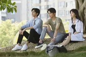 没想到《以家人之名》平价时髦穿搭！竟比剧情更吸睛，养眼又实穿图片