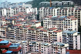 贪便宜买了“小产权房”，入住两年想要卖房，却发现很难转手图片