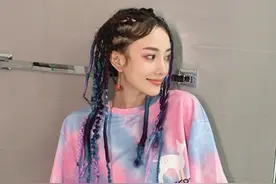 明星私服穿搭｜李小璐晒照，短打+热裤，脏辫造型嘻哈范儿十足图片