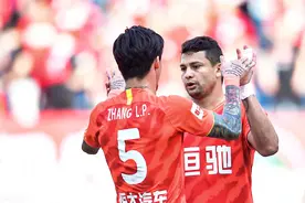 恒大2-1河南锁定赛区第一，艾克森破门，卡兰加送点后失点图片