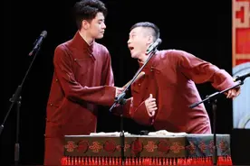 张云雷杨九郎专场，地标广告光芒万丈，网友：看得想哭图片