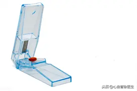 血脂正常了，为减少药物副作用，他汀降脂药可以减半服用吗？图片