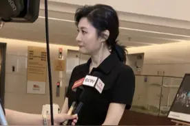 52岁的周涛，一袭连体裤秀腰臀比，身材惊艳尽显成熟魅力图片