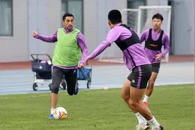 保级压力巨大，天津泰达邀请心理专家为球员上课图片