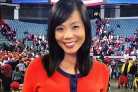 白宫华裔女记者迅速蹿红！公开叫板特朗普，嫁美国总裁帅气又多金图片