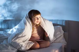 孩子怕黑是好事，但这6个实操，却更能让娃勇敢无畏，不做胆小鬼图片