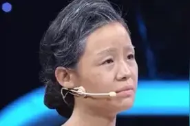 女子化妆变老太考验男友，没想到男友的反应太感人，真情感动全场图片