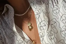 叠戴项链虽然时髦，但你的颈纹太抢眼了图片