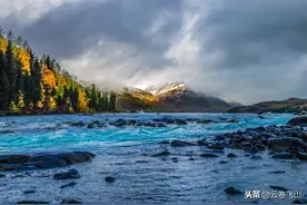 云卷飞山邀对，上联：眼望青山，曲水流金淌翠；下联？图片