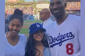 洛杉矶又拿1个冠军！瓦妮莎很兴奋，晒出科比老照片，那时候真好图片