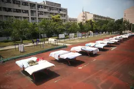 安徽安庆师范大学开始返校，晒被子成“头等大事”图片