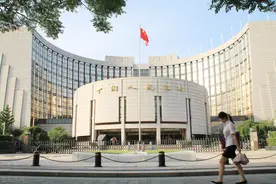 禁止银行异地存款，有些人可能真的误解央行用意了图片
