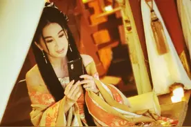 温碧霞时隔19年再演妲己，小露香肩身材火辣，容貌未变似冻龄图片