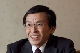 82岁的父亲患“老年痴呆”，他没“尽孝”，却悟出了3个真理图片