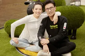 章子怡家庭地位一目了然，汪峰做错事吓到抱大腿，不愧是章娘娘图片