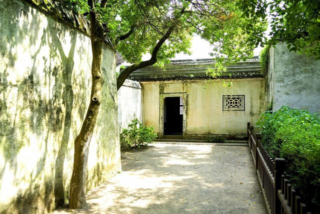 什么原因，让鲁迅不断地在文章里提到“阿长”，表达出深深的敬意