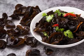 木耳需不需要焯水？木耳可以跟哪些食材搭配图片