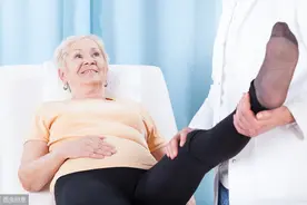 老人脚肿腿肿，医生教他一招，不用吃药，4天后浮肿完全消失图片