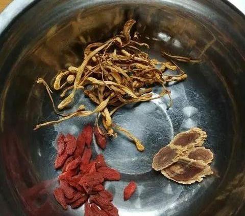 花胶花旗参虫草花炖鸡汤 2026年花旗参花胶冬虫草鸡汤的做法